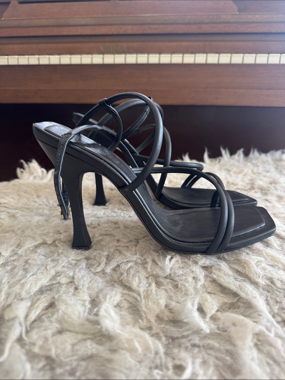 Schutz black leather strappy heels 10.5